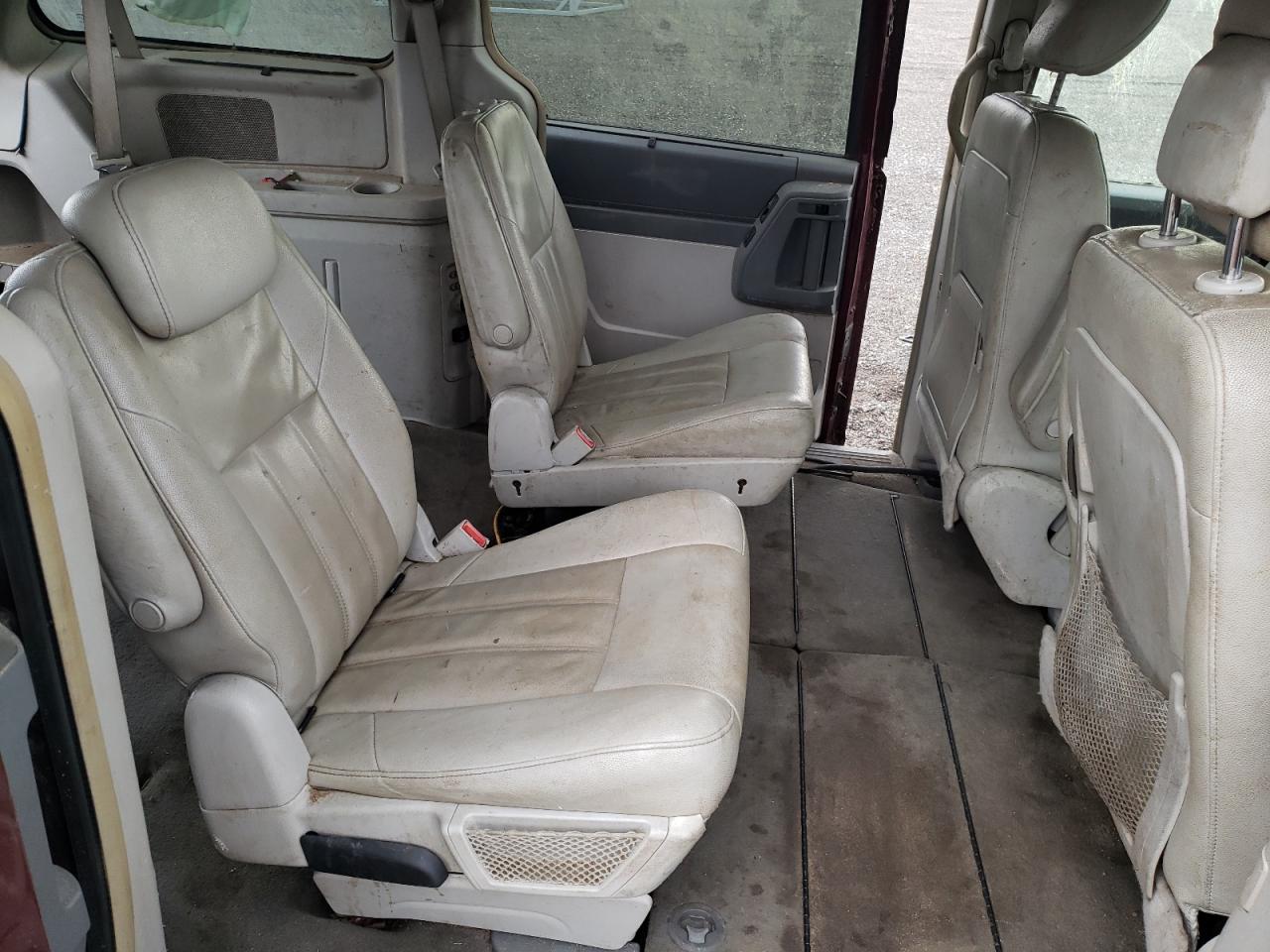 Photo 6 from auction – 2008 CHRYSLER TOWN & COU with VIN 2A8HR54P98R673022