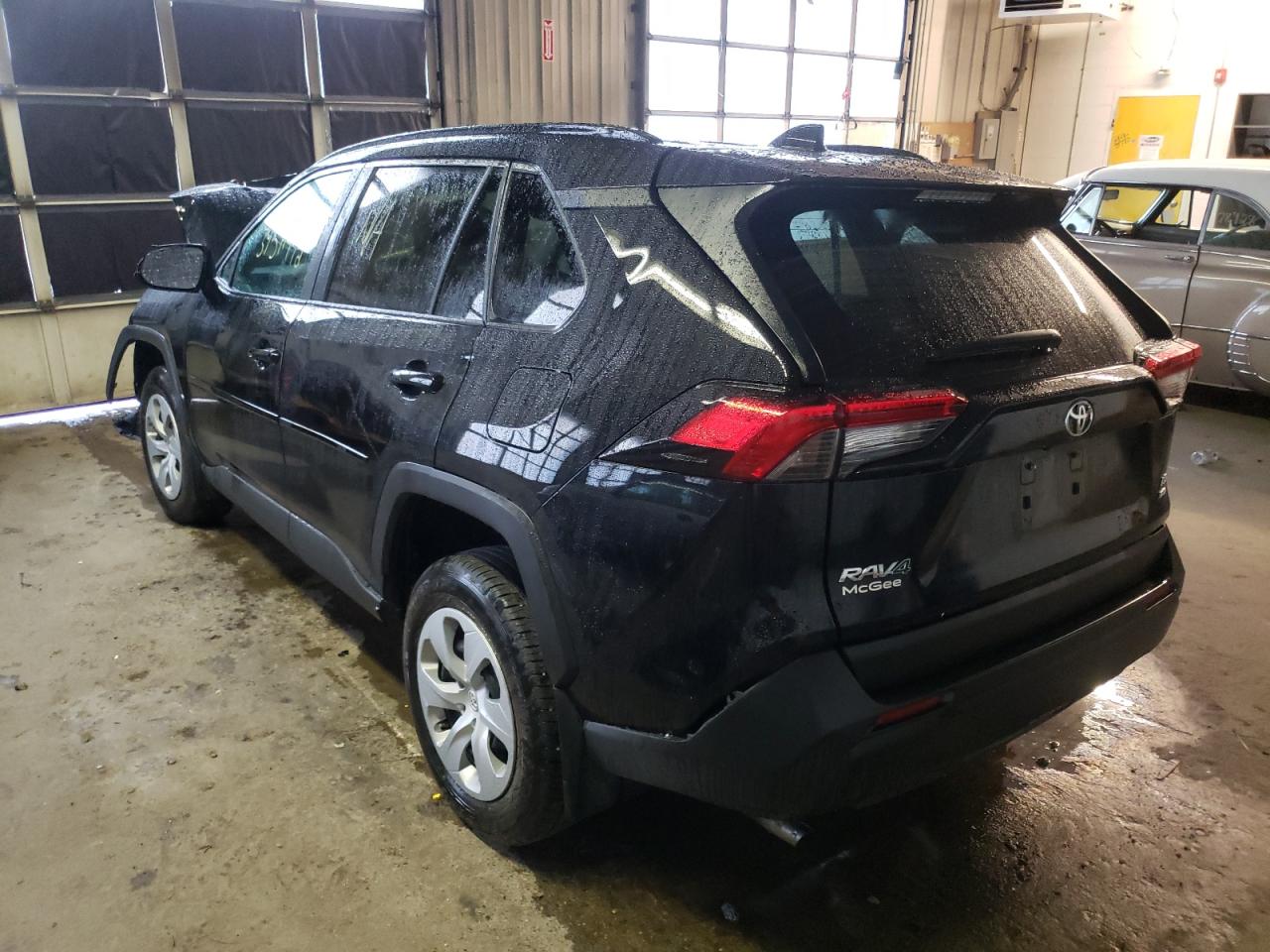 Photo 3 from auction – 2021 TOYOTA RAV4 LE with VIN 2T3F1RFV1MC235587