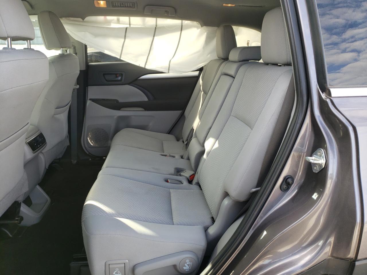 Photo 6 from auction – 2019 TOYOTA HIGHLANDER with VIN 5TDZARFH5KS046669