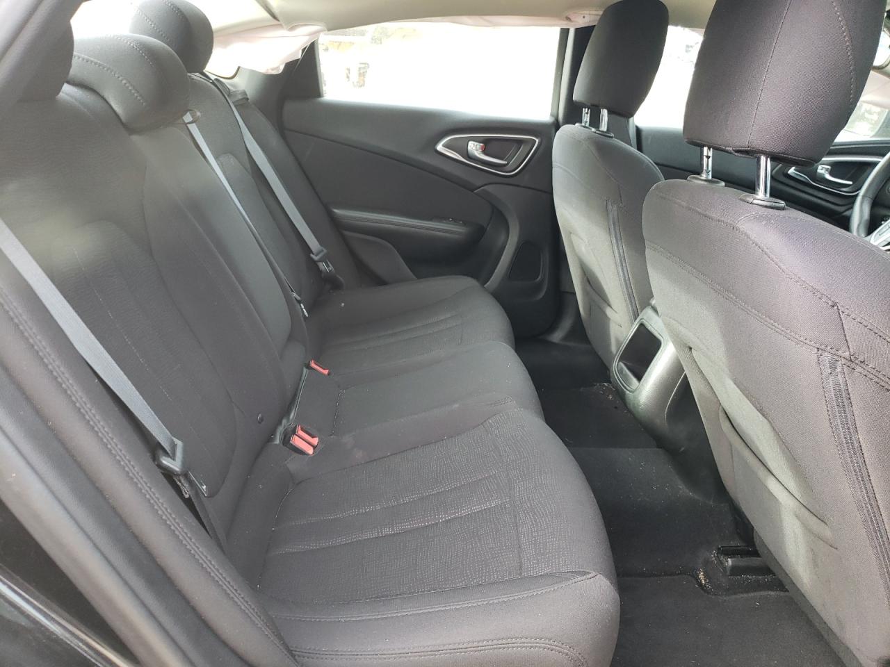 Photo 6 from auction – 2015 CHRYSLER 200 LIMITE with VIN 1C3CCCAB1FN539149