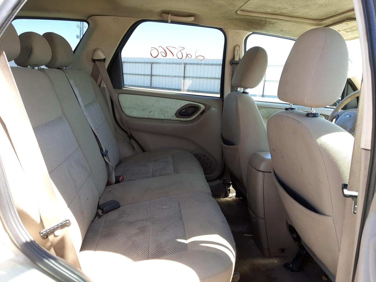 Photo 6 from auction – 2005 FORD ESCAPE XLT with VIN 1FMYU03135KE30933