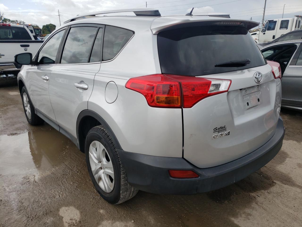 Photo 3 from auction – 2015 TOYOTA RAV4 LE with VIN JTMZFREV0FD078987