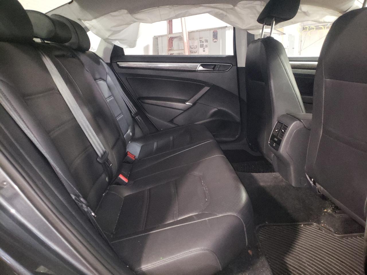 Photo 6 from auction – 2016 VOLKSWAGEN PASSAT SE with VIN 1VWBT7A35GC062808