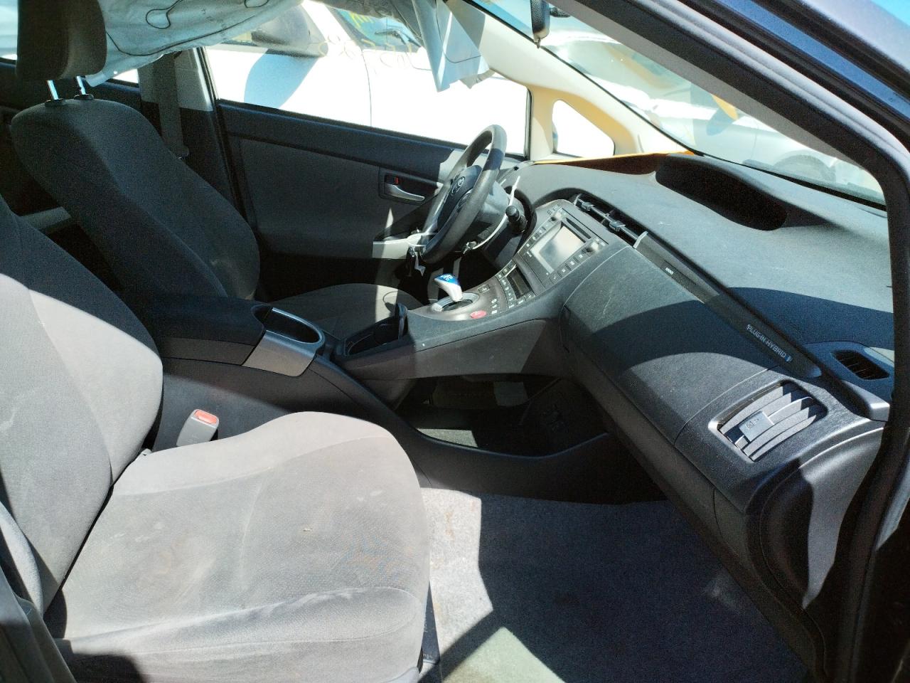 Photo 5 from auction – 2014 TOYOTA PRIUS PLUG with VIN JTDKN3DPXE3062059