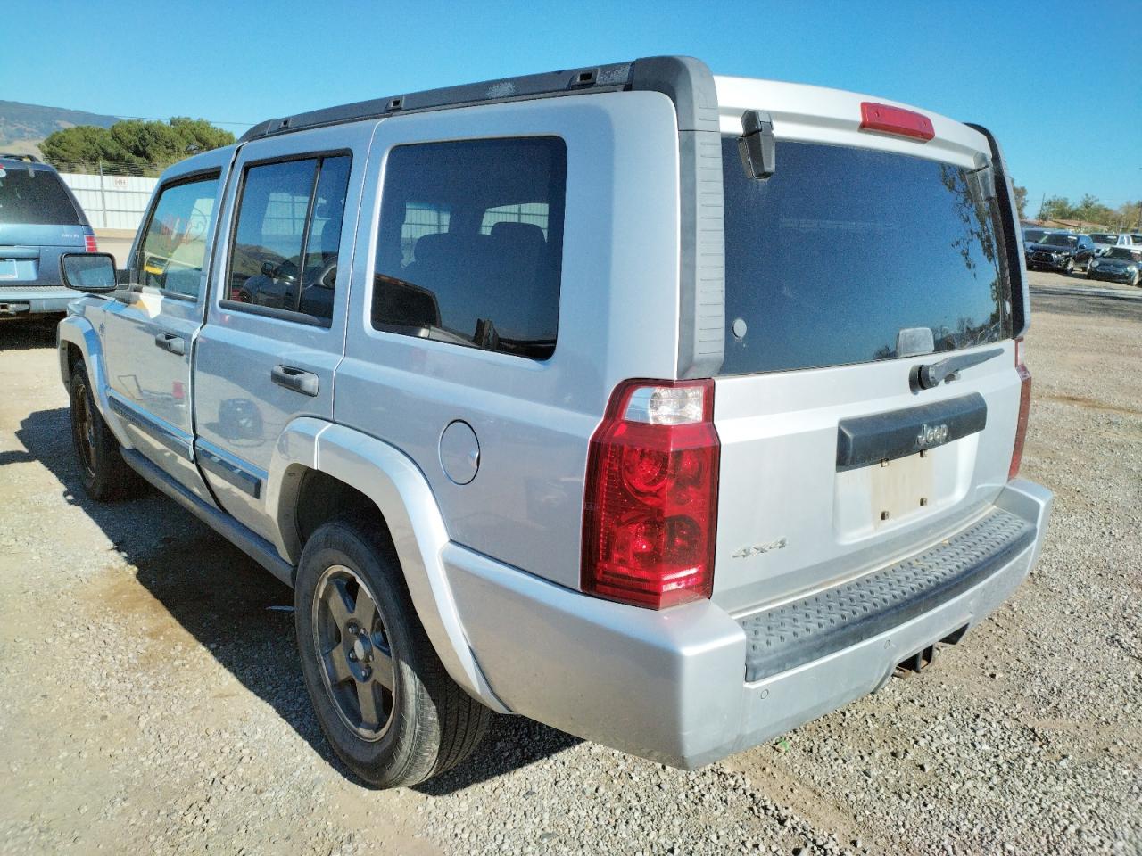 Photo 3 from auction – 2006 JEEP COMMANDER with VIN 1J8HG48N56C149428