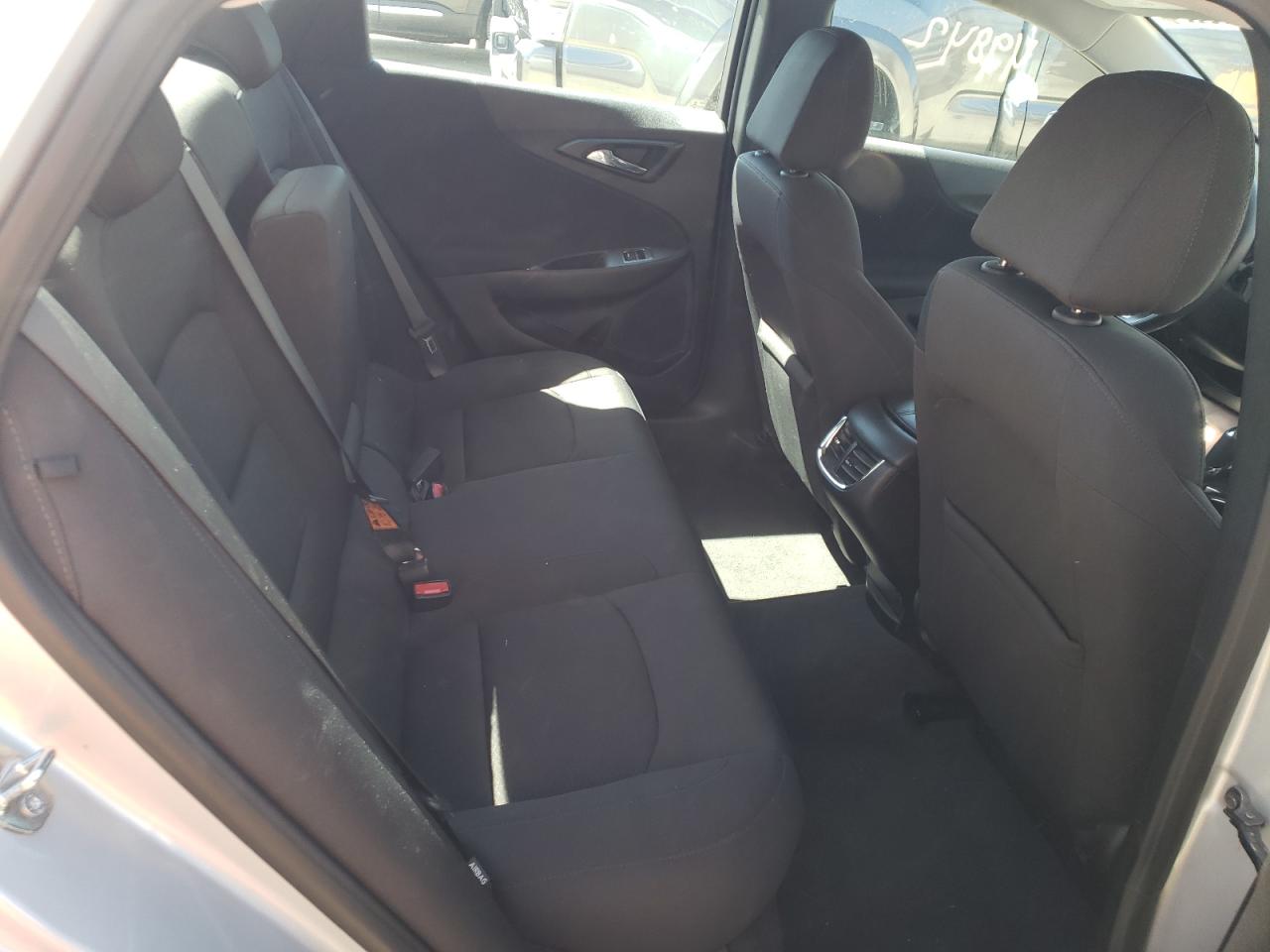 Photo 6 from auction – 2020 CHEVROLET MALIBU LT with VIN 1G1ZD5ST6LF093472