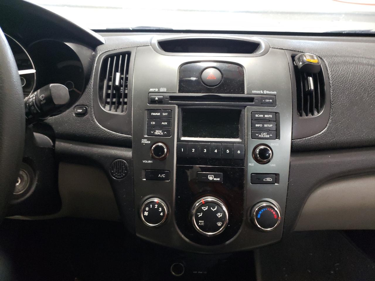 Photo 9 from auction – 2013 KIA FORTE EX with VIN KNAFU4A27D5680880