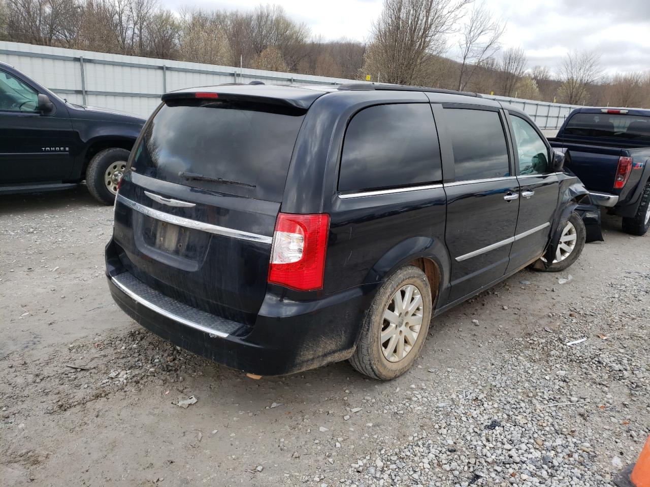 Photo 4 from auction – 2016 CHRYSLER TOWN & COU with VIN 2C4RC1BG6GR111408
