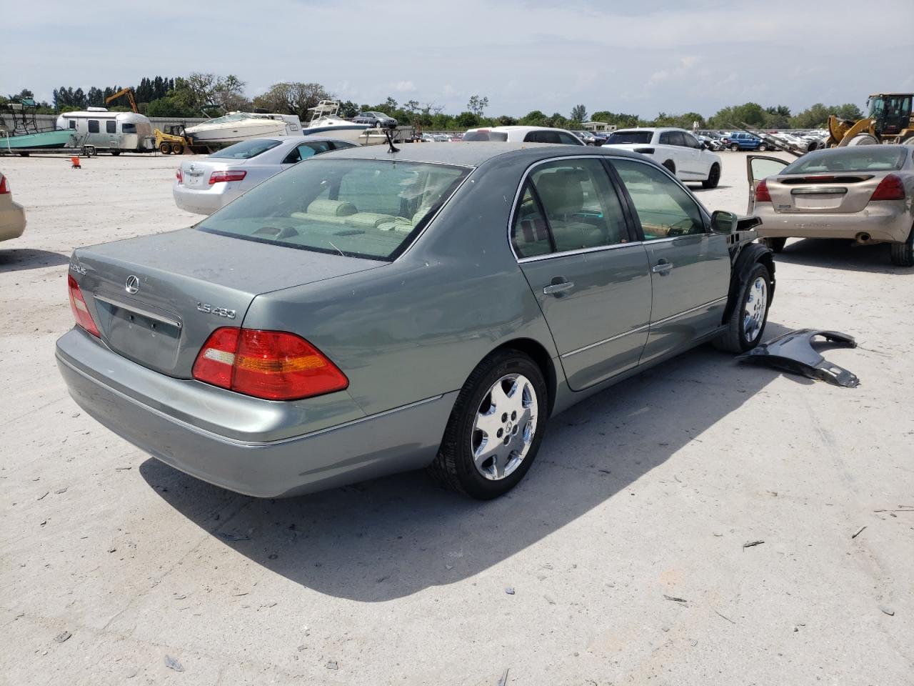 Photo 4 from auction – 2001 LEXUS LS 430 with VIN JTHBN30F710040236