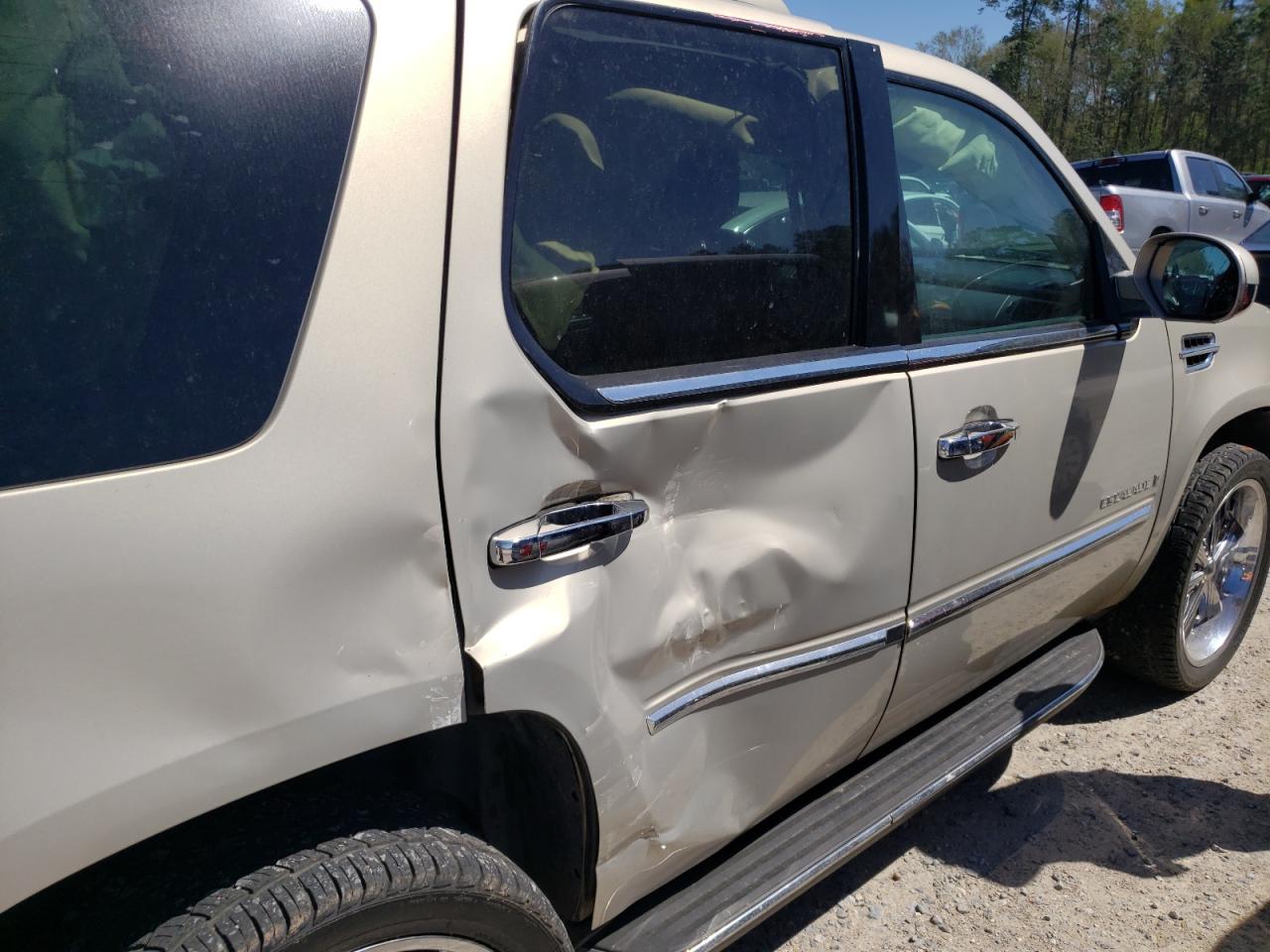 Photo 9 from auction – 2007 CADILLAC ESCALADE with VIN 1GYEC63847R310055