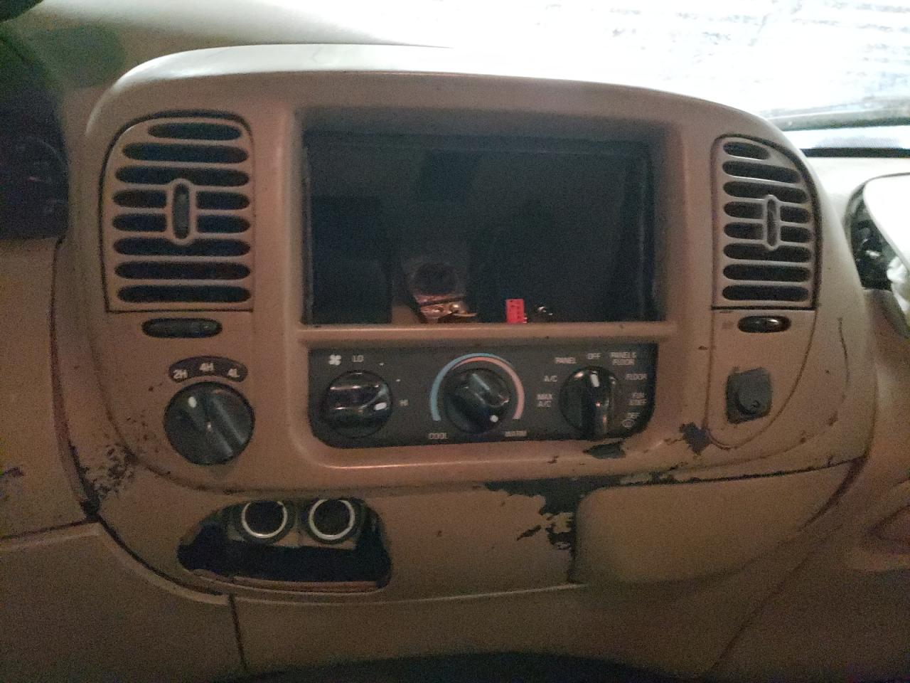 Photo 9 from auction – 2001 FORD F150 SUPER with VIN 1FTRW08L51KE15969