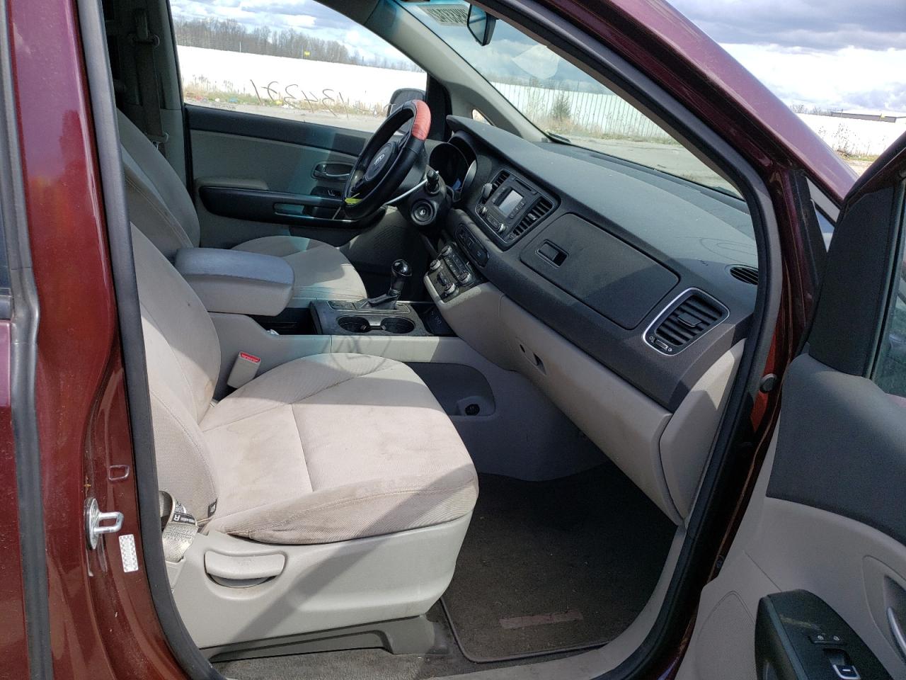 Photo 5 from auction – 2015 KIA SEDONA LX with VIN KNDMB5C19F6063987