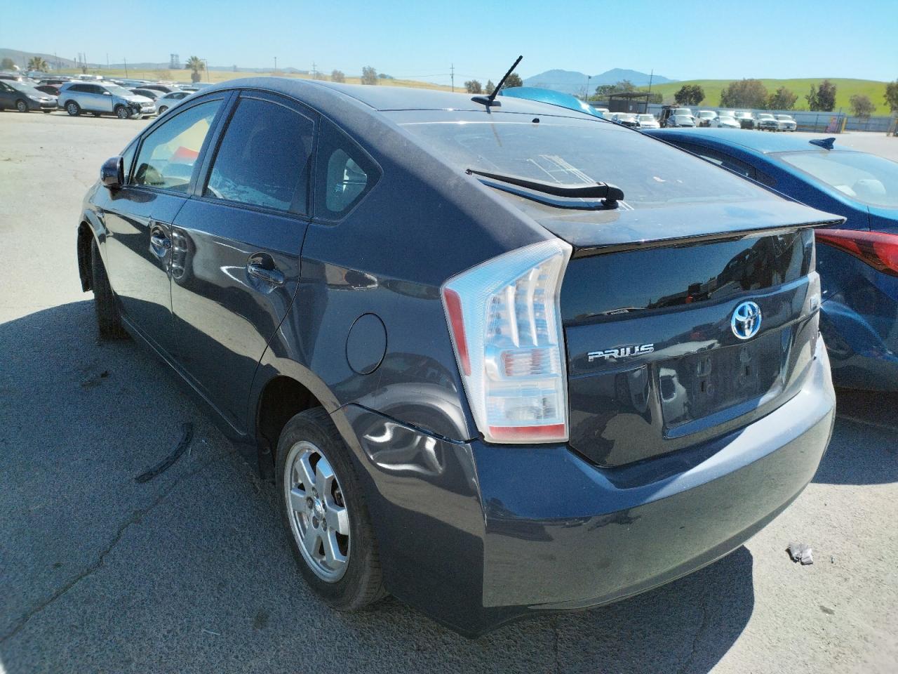 Photo 3 from auction – 2015 TOYOTA PRIUS with VIN JTDKN3DU6F1929010