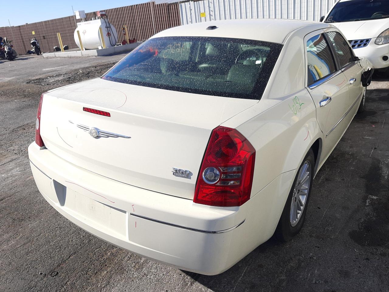 Photo 4 from auction – 2010 CHRYSLER 300 TOURIN with VIN 2C3CA5CV0AH325909