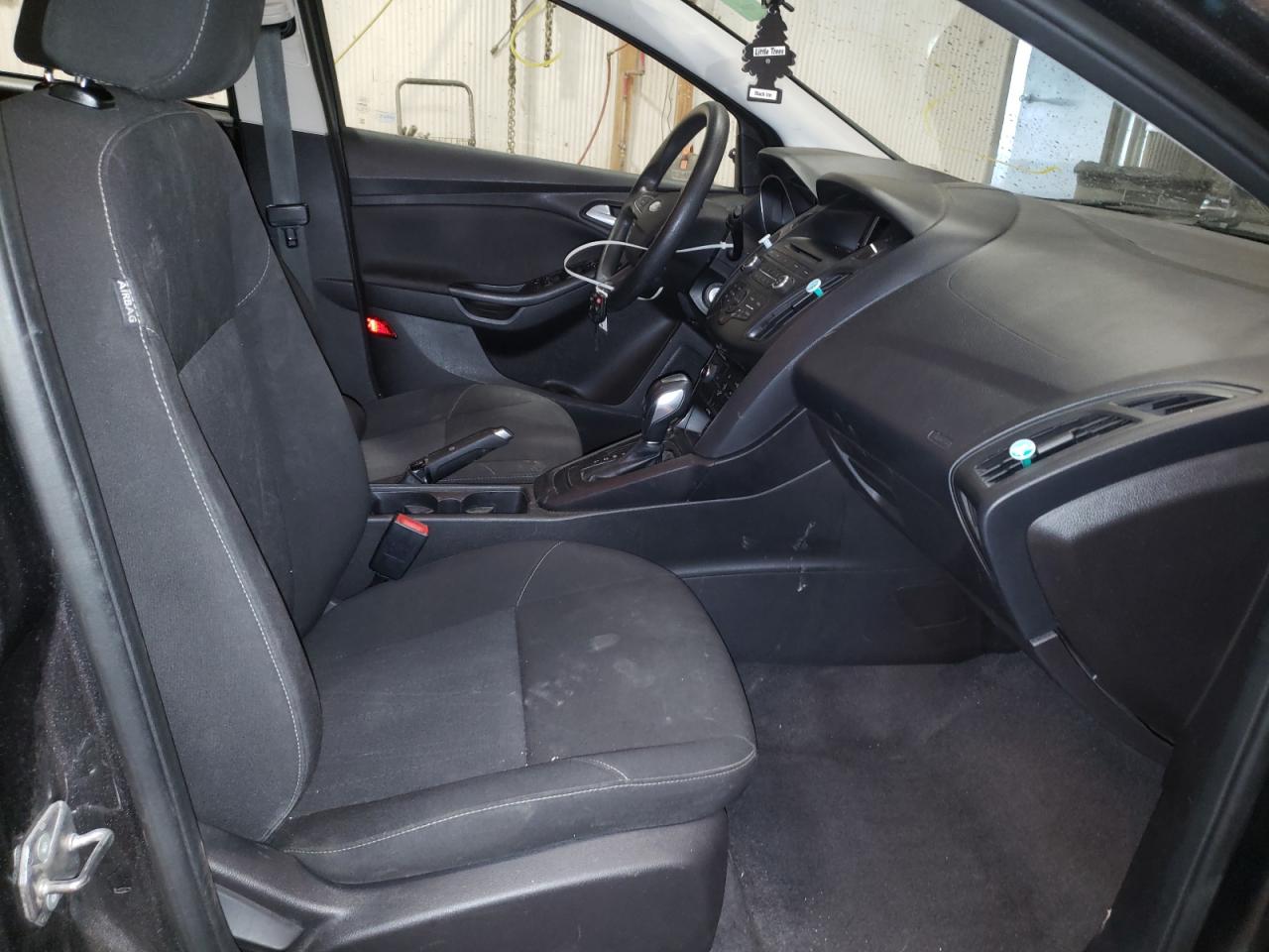 Photo 5 from auction – 2015 FORD FOCUS SE with VIN 1FADP3K22FL326652