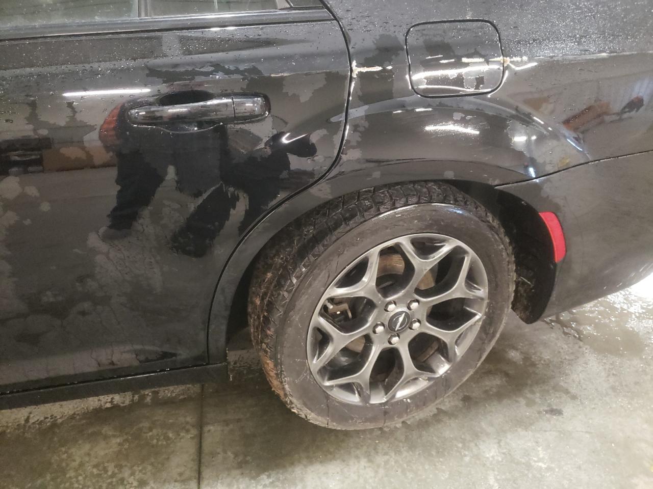 Photo 10 from auction – 2018 CHRYSLER 300 S with VIN 2C3CCAGG3JH165670