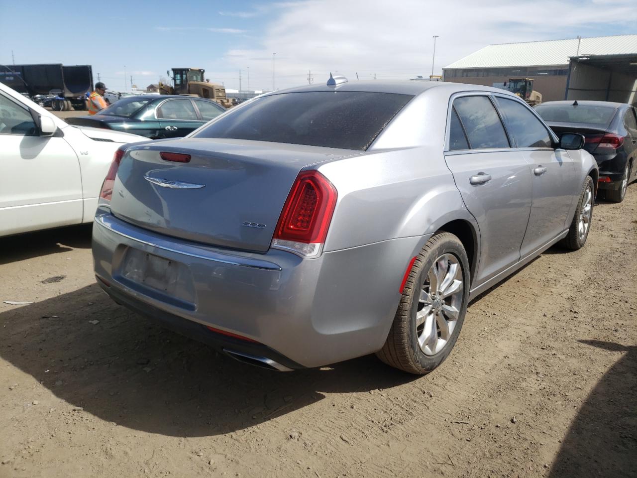 Photo 4 from auction – 2016 CHRYSLER 300 LIMITE with VIN 2C3CCARG6GH208310