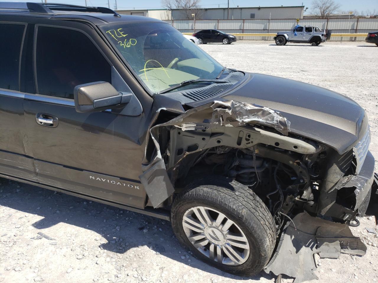 Photo 9 from auction – 2008 LINCOLN NAVIGATOR with VIN 5LMFU27538LJ00382