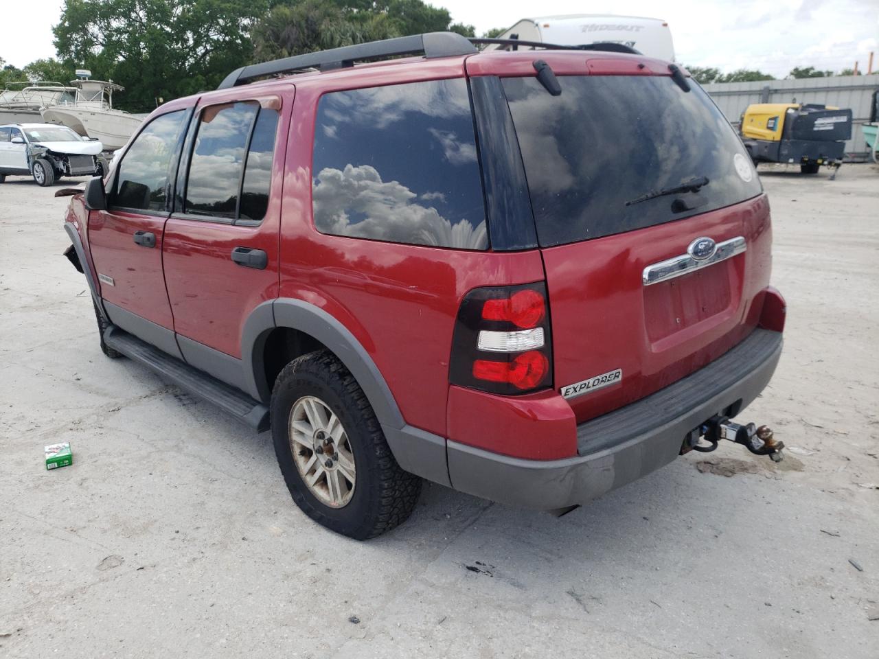 Photo 3 from auction – 2006 FORD EXPLORER X with VIN 1FMEU63E46UA87404