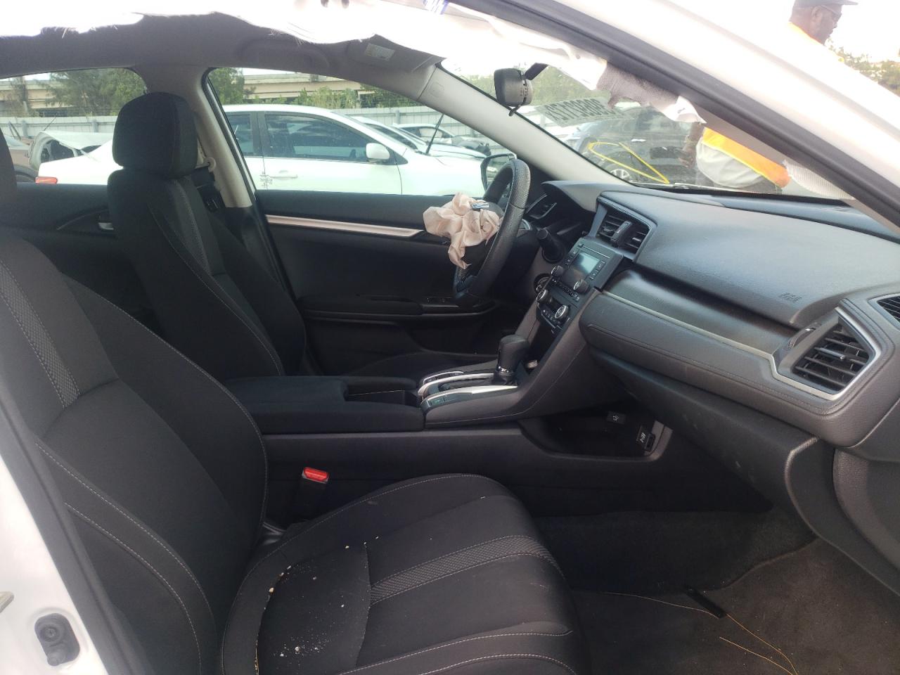 Photo 5 from auction – 2019 HONDA CIVIC LX with VIN 19XFC2F68KE017597