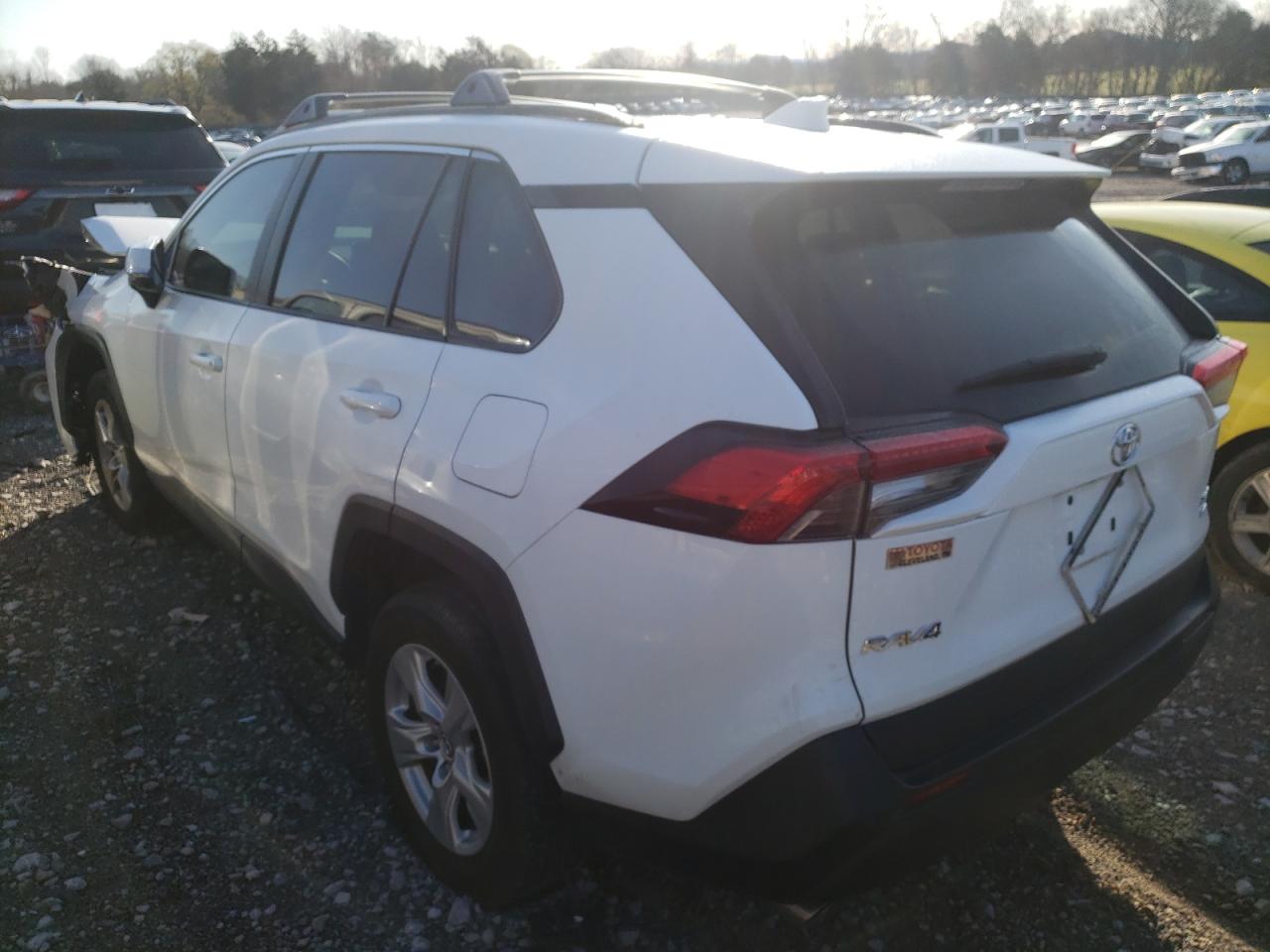 Photo 3 from auction – 2019 TOYOTA RAV4 XLE with VIN 2T3P1RFVXKW072955