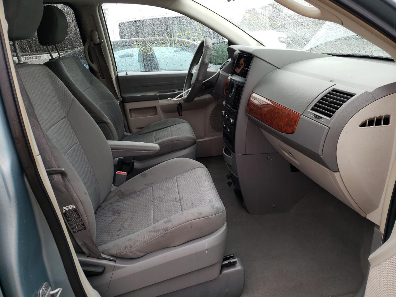 Photo 5 from auction – 2008 CHRYSLER TOWN & COU with VIN 2A8HR44H48R799520