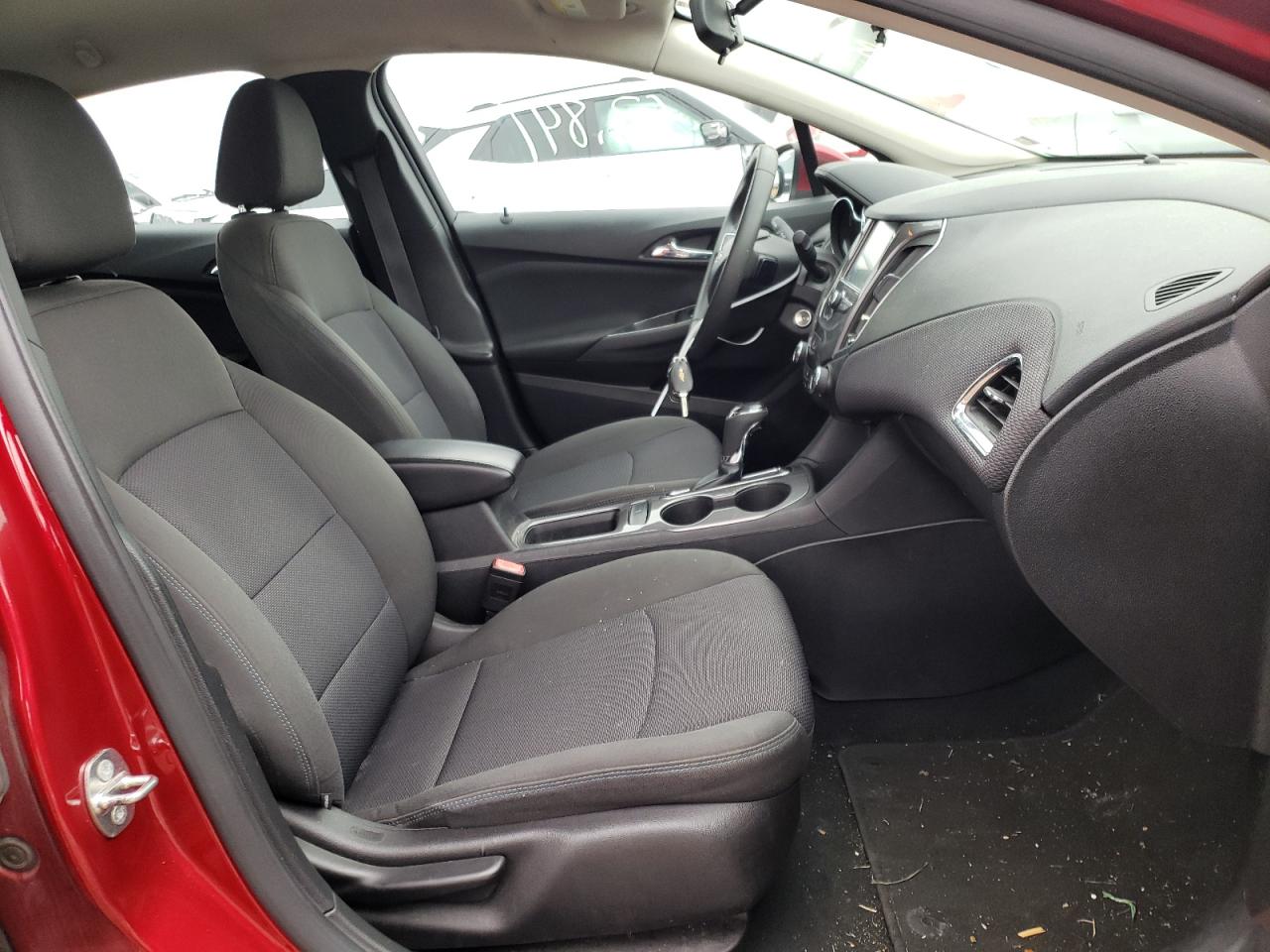 Photo 5 from auction – 2017 CHEVROLET CRUZE LT with VIN 3G1BE5SM9HS533341