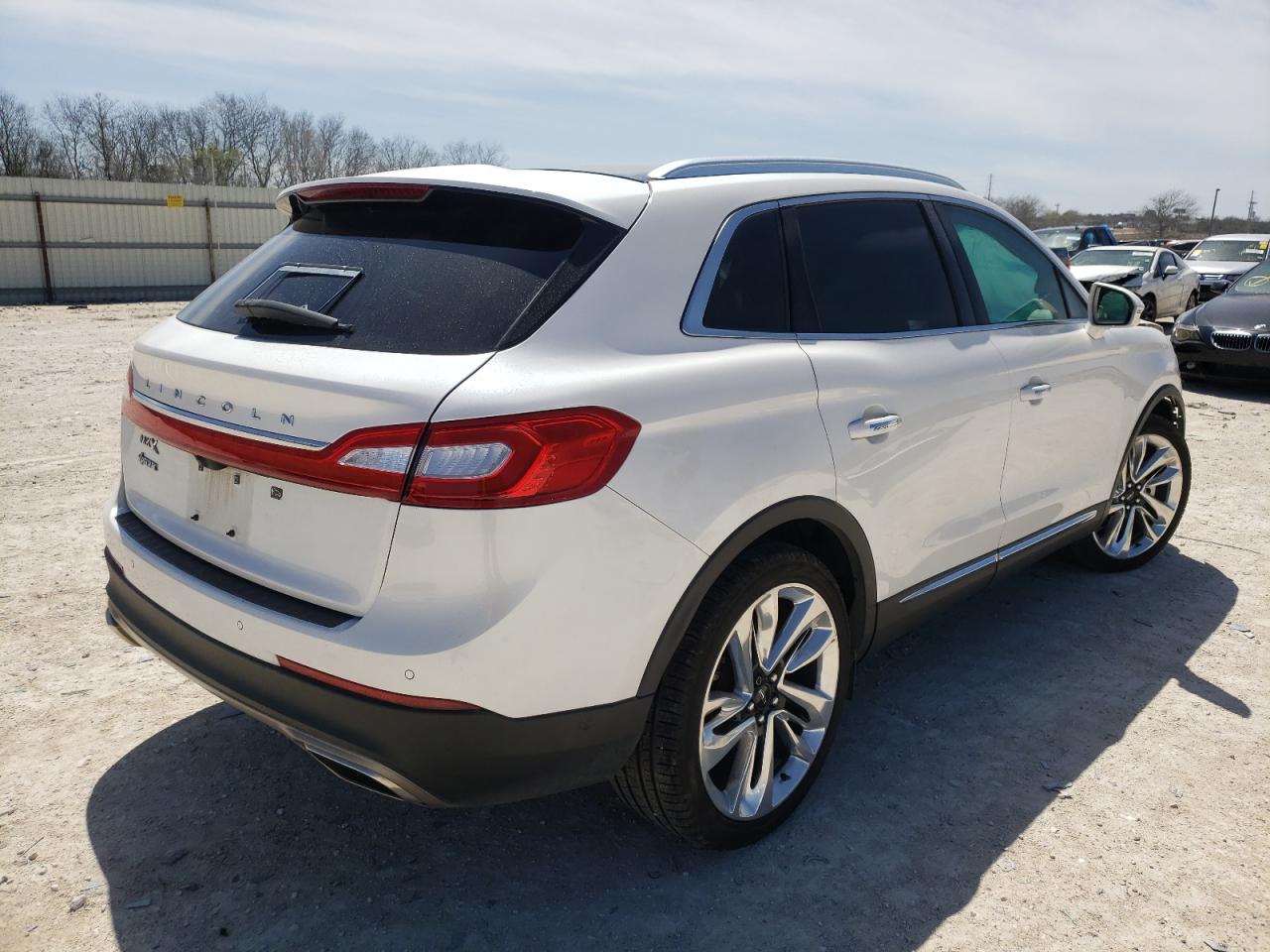 Photo 4 from auction – 2016 LINCOLN MKX RESERV with VIN 2LMTJ6LR9GBL71819