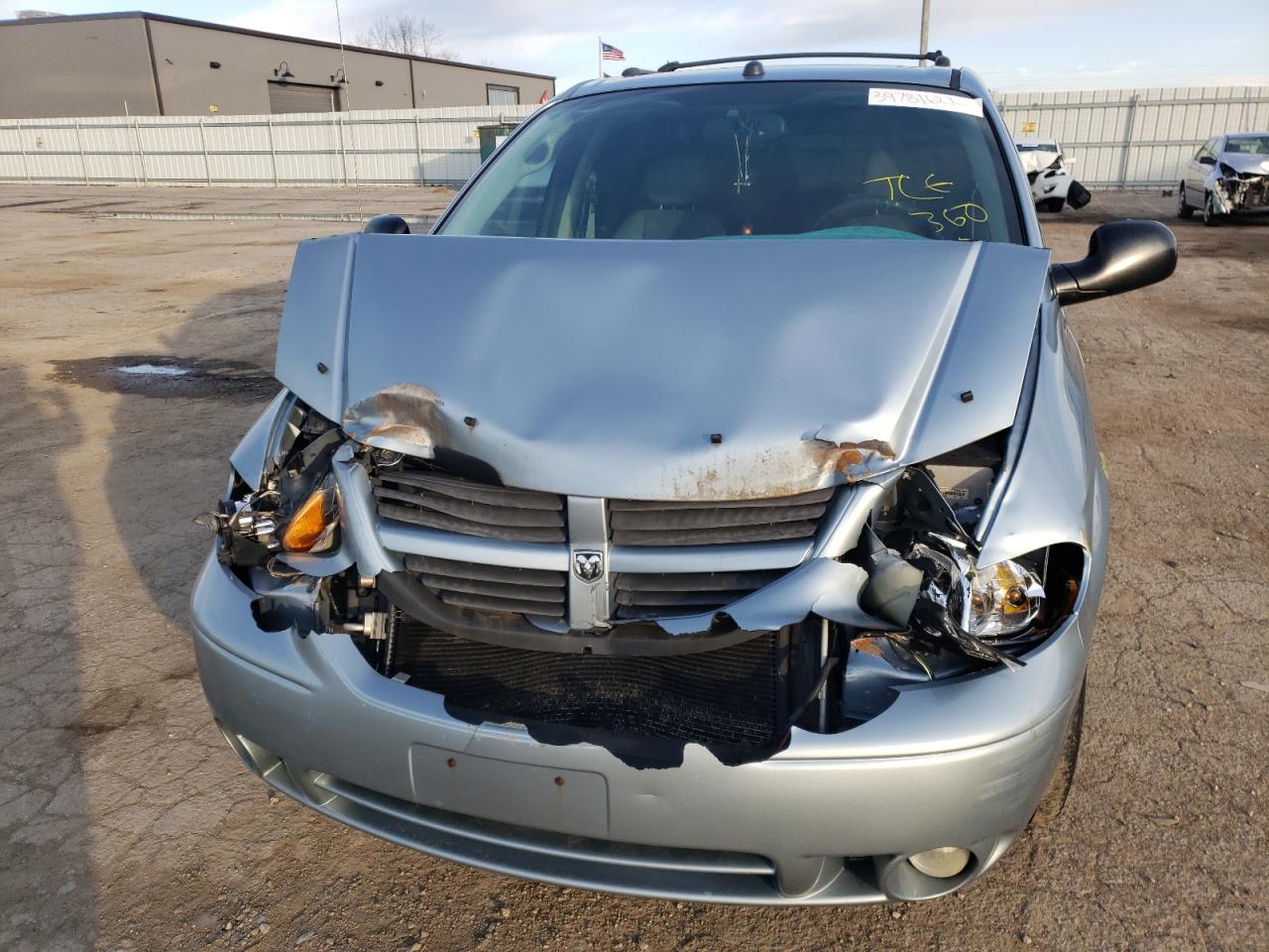 Photo 9 from auction – 2005 DODGE GRAND CARA with VIN 2D4GP44L75R465137