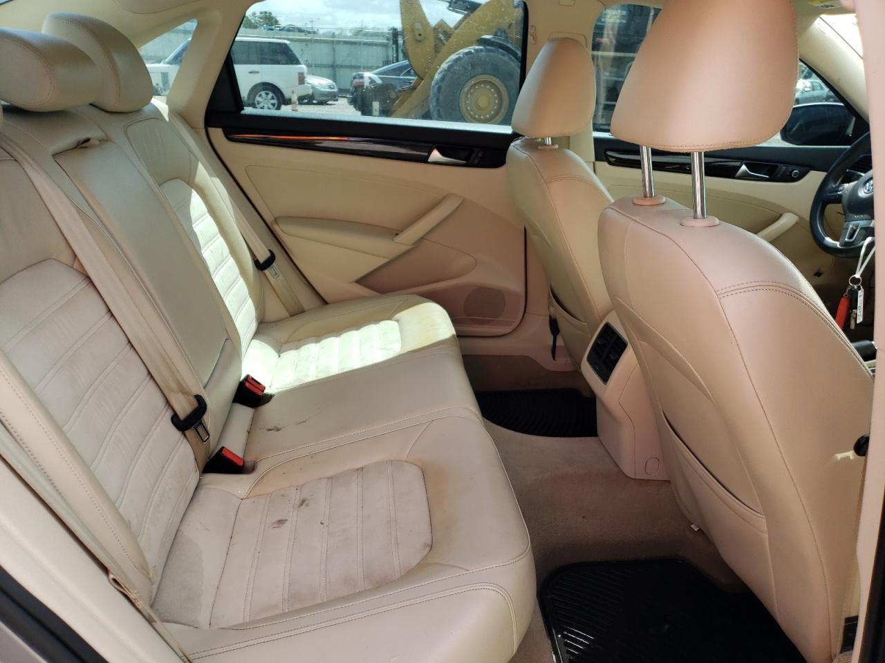 Photo 6 from auction – 2014 VOLKSWAGEN PASSAT SEL with VIN 1VWCN7A38EC022346