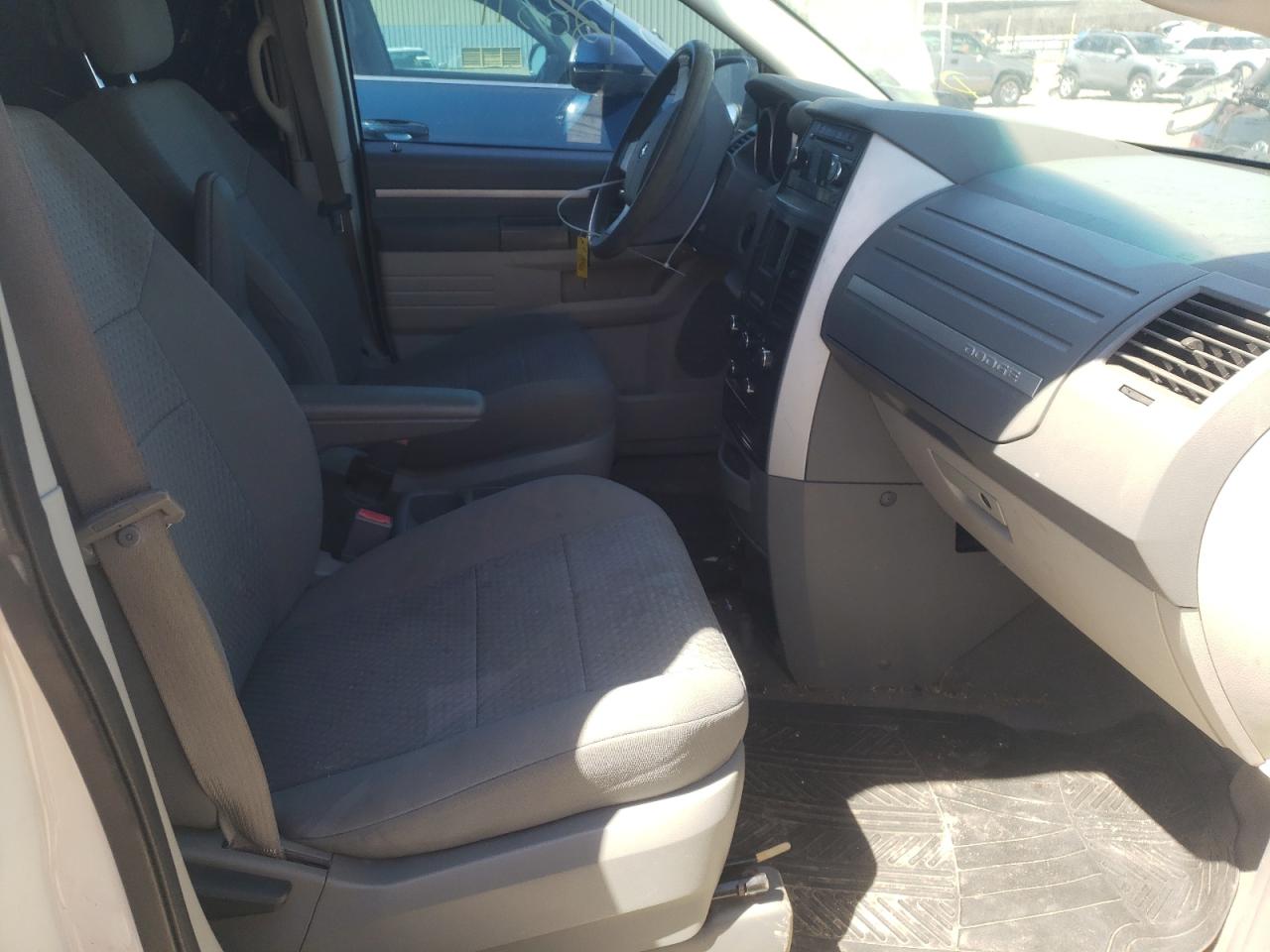 Photo 5 from auction – 2010 DODGE GRAND CARA with VIN 2D4RN4DE6AR478181
