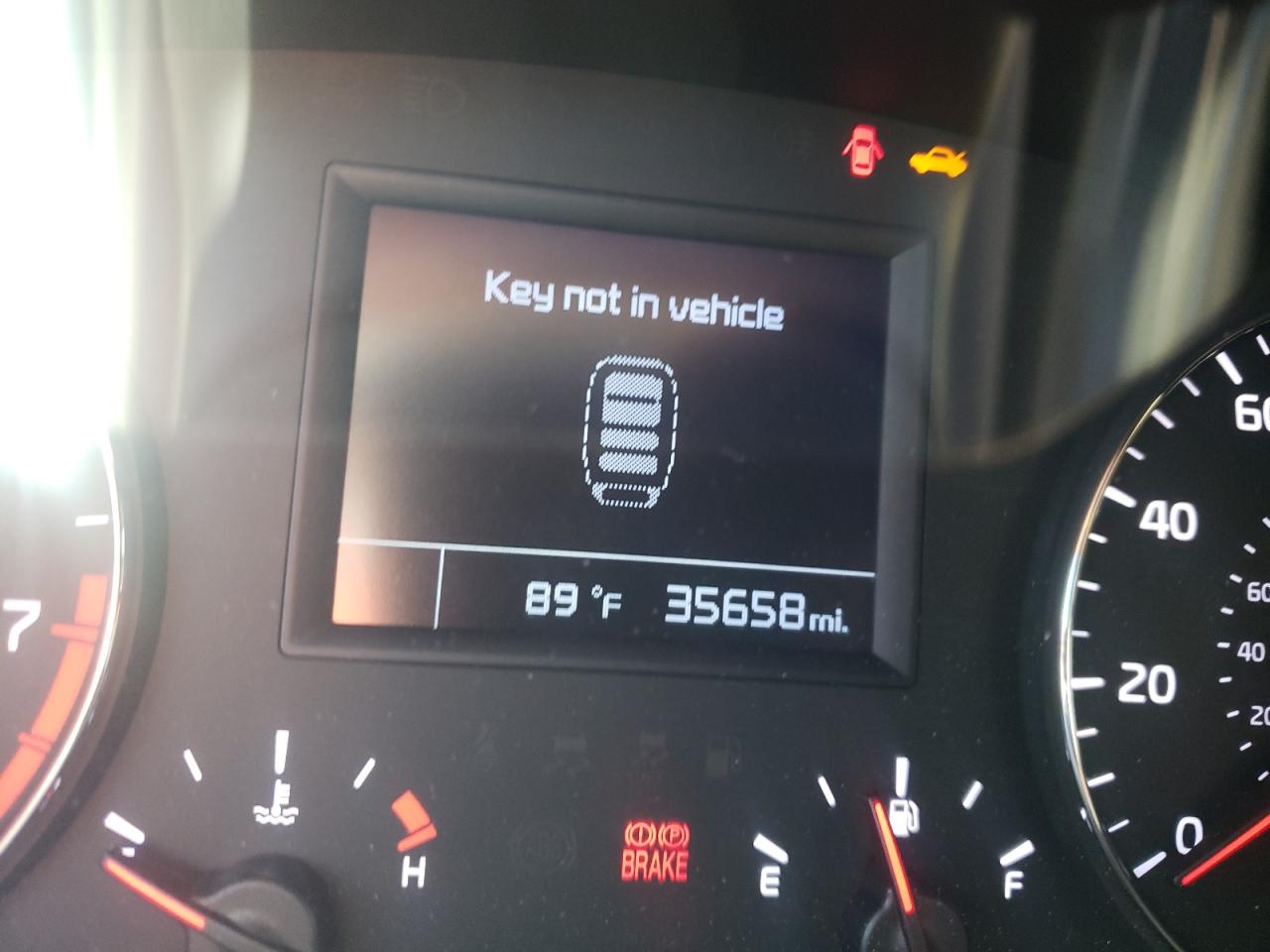 Photo 8 from auction – 2016 KIA CADENZA LU with VIN KNALN4D70G5215448
