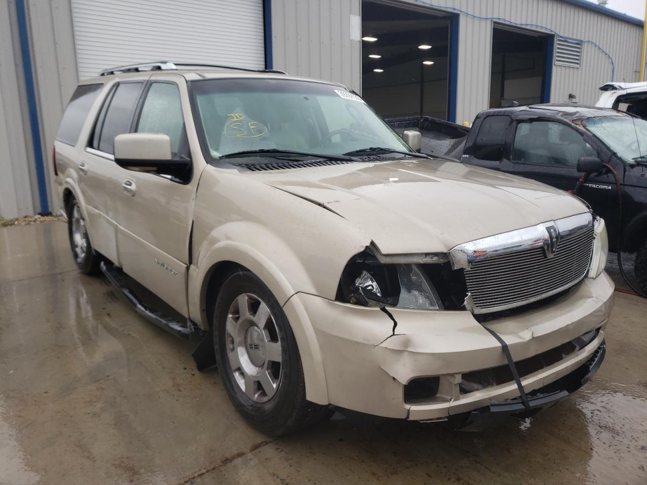 Photo 1 from auction – 2006 LINCOLN NAVIGATOR with VIN 5LMFU285X6LJ03274