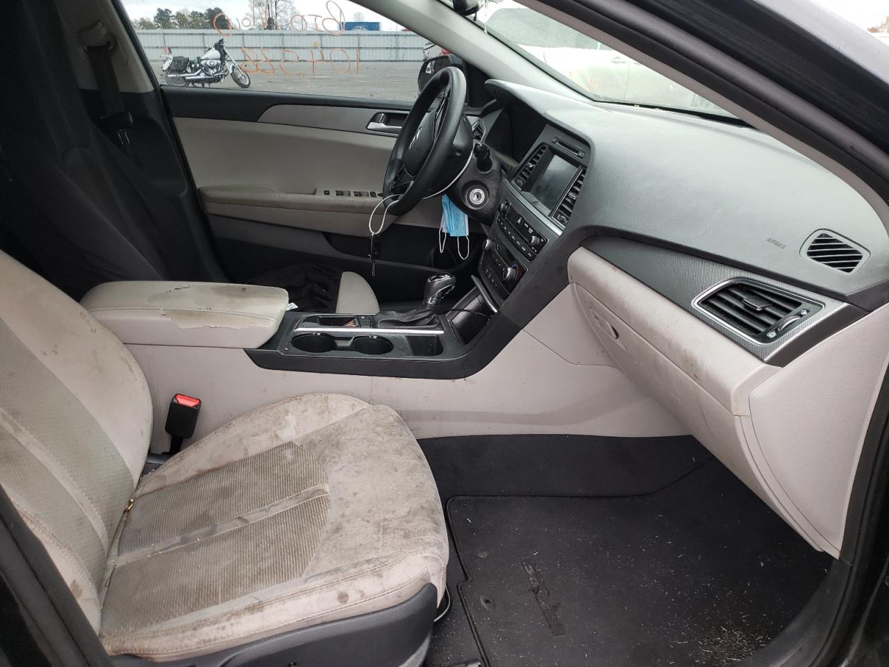 Photo 5 from auction – 2016 HYUNDAI SONATA SE with VIN 5NPE24AF7GH341001