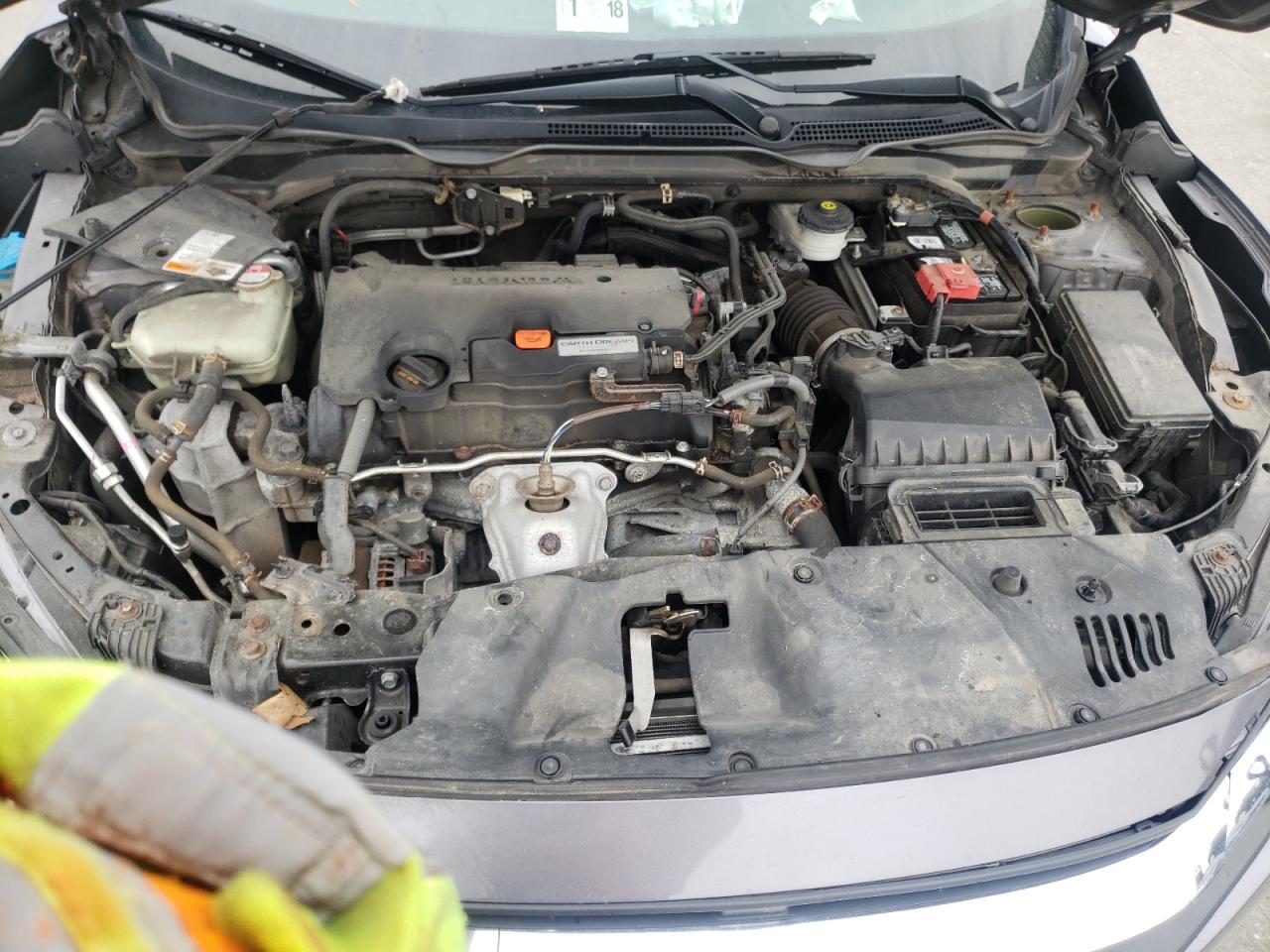 Photo 7 from auction – 2017 HONDA CIVIC LX with VIN 19XFC2F59HE016152