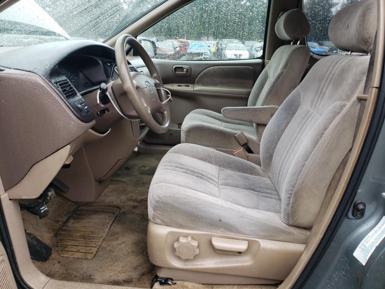 Photo 5 from auction – 1998 TOYOTA SIENNA LE with VIN 4T3ZF13C9WU089119