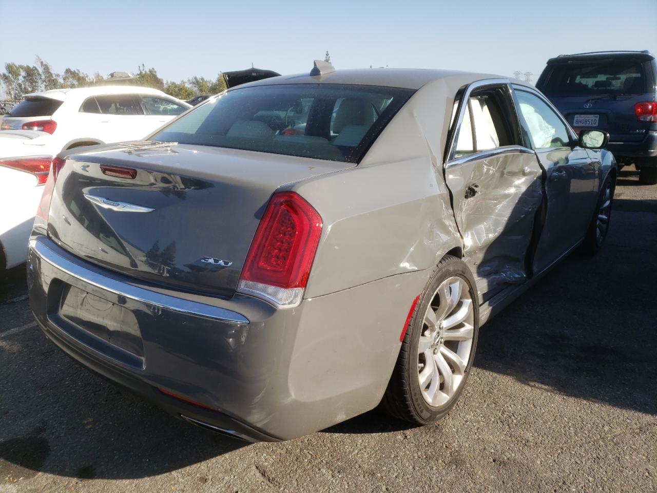 Photo 4 from auction – 2017 CHRYSLER 300 LIMITE with VIN 2C3CCAAG7HH624136