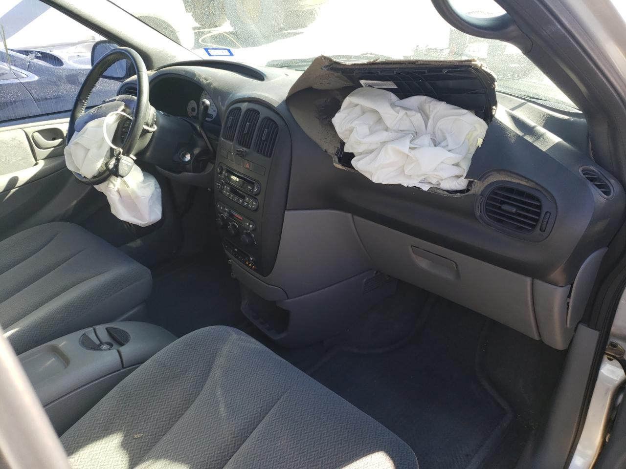 Photo 9 from auction – 2004 DODGE GRAND CARA with VIN 2D4GP74L44R535743