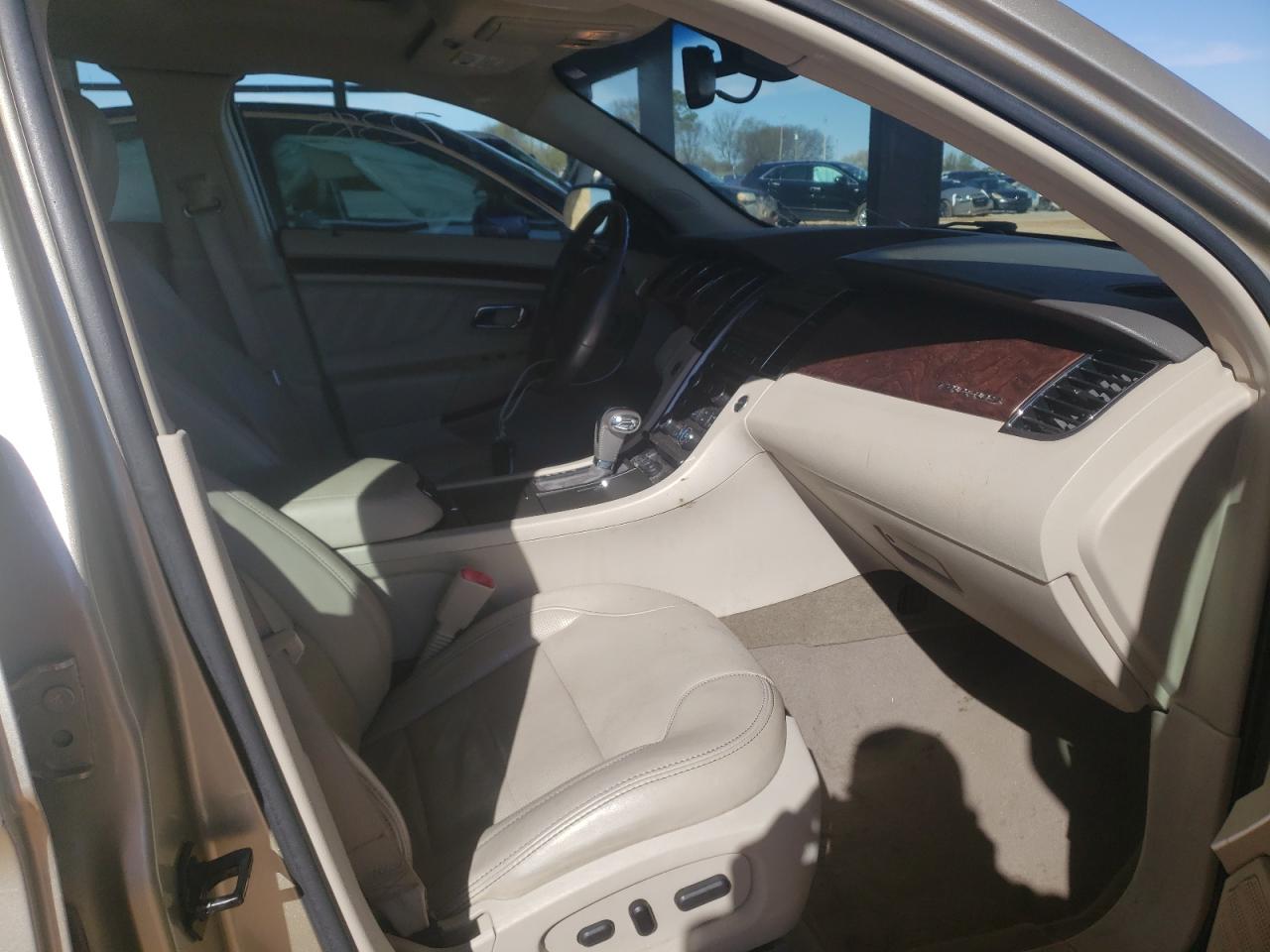 Photo 5 from auction – 2010 FORD TAURUS LIM with VIN 1FAHP2FW2AG125523