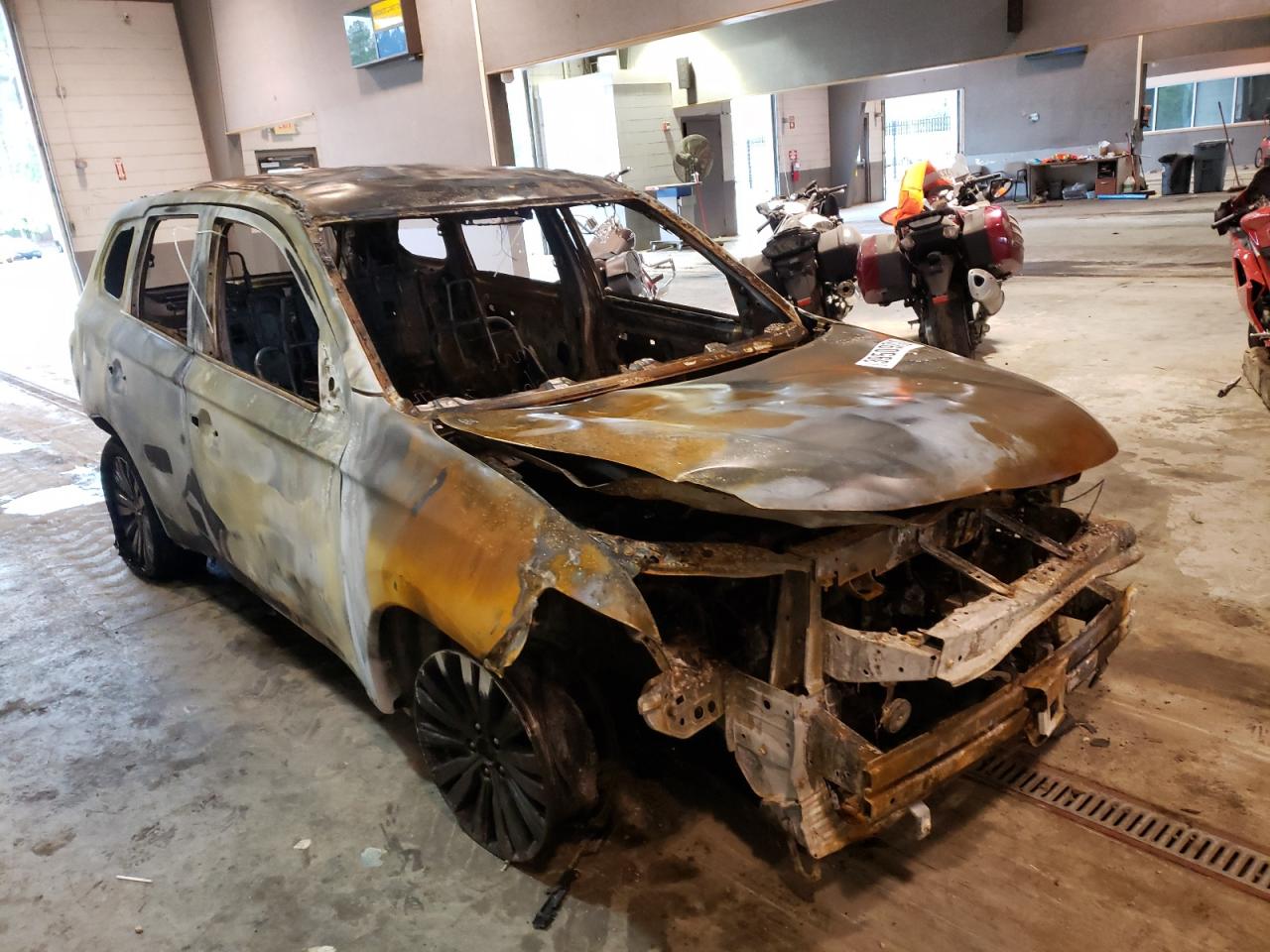 MITSUBISHI OUTLANDER 2019 with VIN JA4AZ3A36KZ028298 - Photo from auction