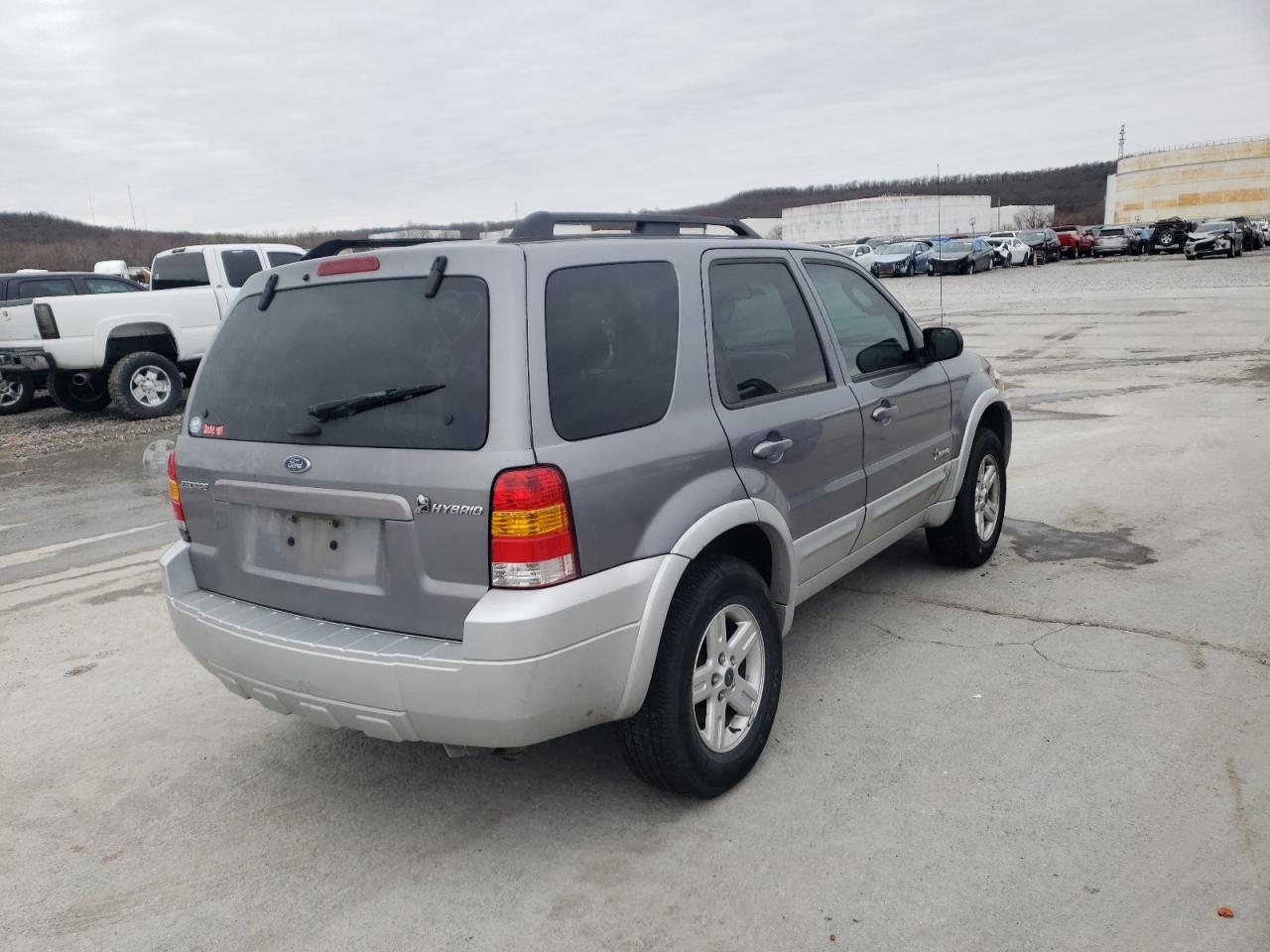 Photo 4 from auction – 2007 FORD ESCAPE HEV with VIN 1FMCU49H17KB67754