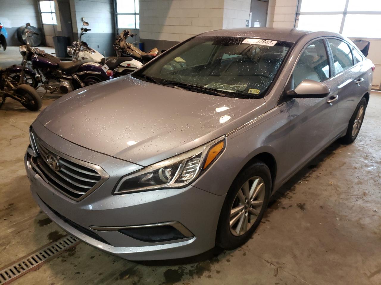 Photo 2 from auction – 2016 HYUNDAI SONATA SE with VIN 5NPE24AF2GH303658
