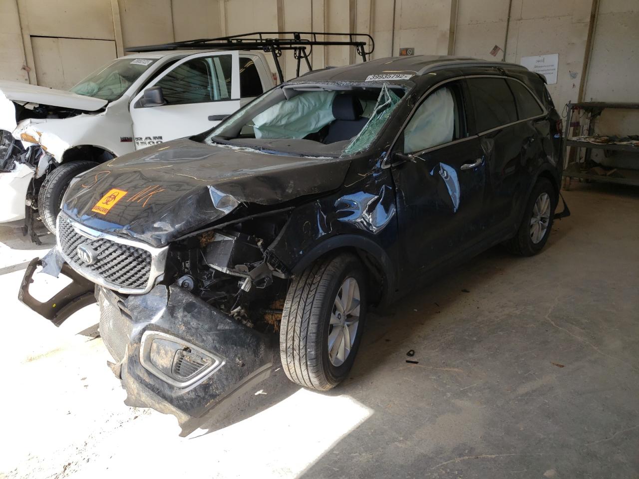 Photo 2 from auction – 2016 KIA SORENTO LX with VIN 5XYPG4A32GG042345