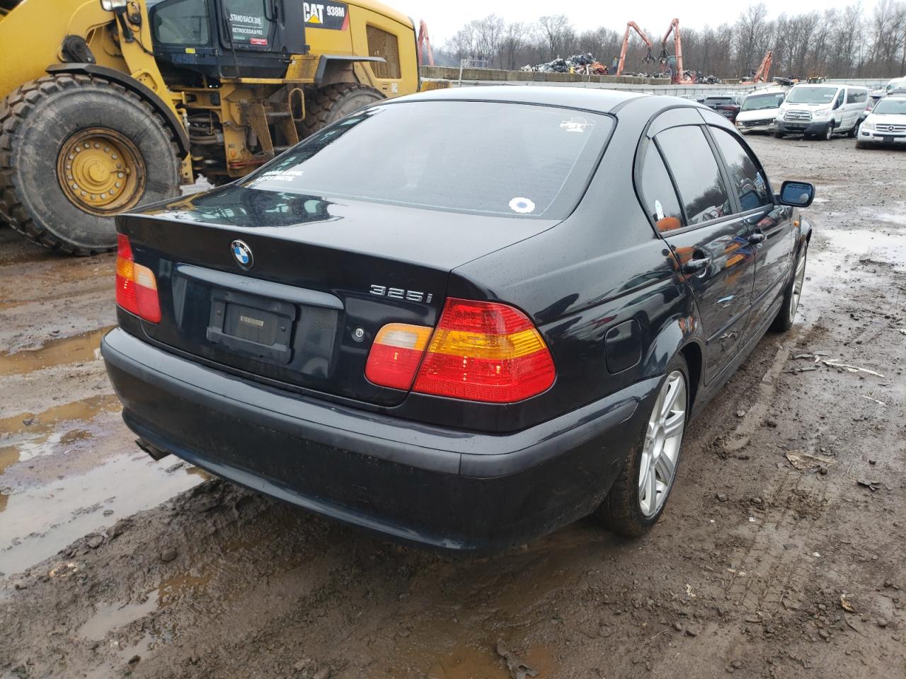 Photo 4 from auction – 2003 BMW 325 I with VIN WBAET37413NJ38416