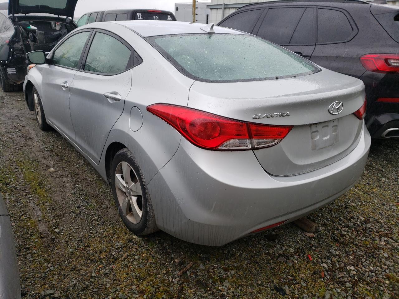 Photo 3 from auction – 2012 HYUNDAI ELANTRA GL with VIN 5NPDH4AE8CH071322