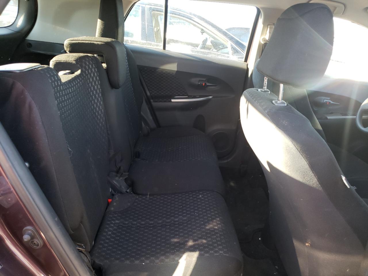 Photo 6 from auction – 2011 TOYOTA SCION XD with VIN JTKKU4B40B1013695