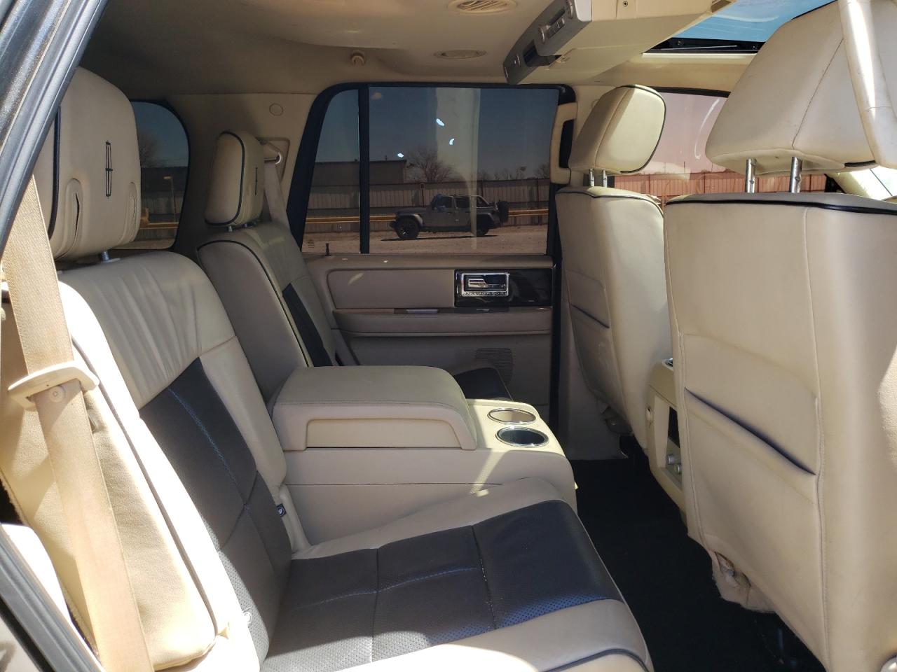 Photo 6 from auction – 2008 LINCOLN NAVIGATOR with VIN 5LMFU27538LJ00382