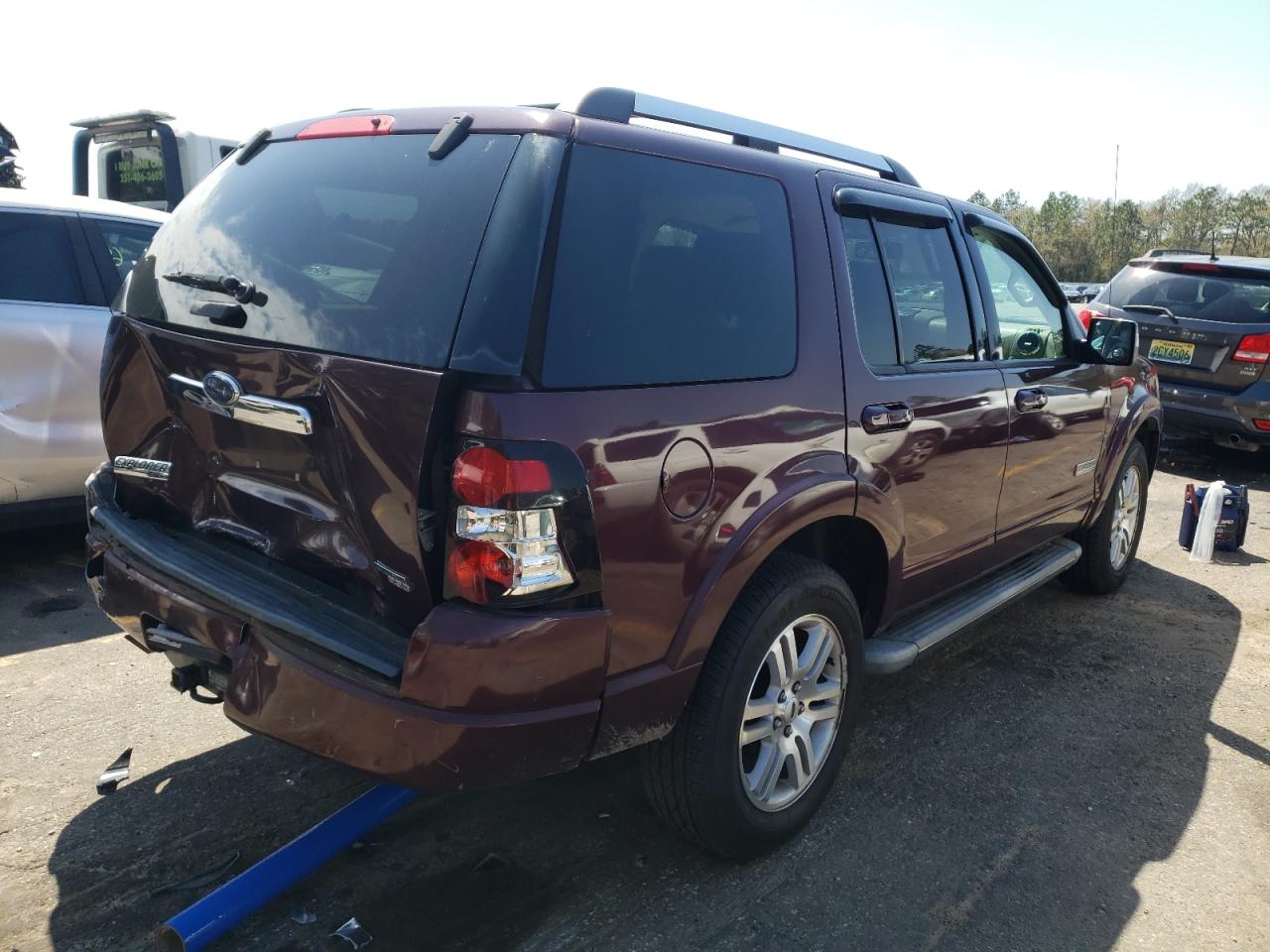 Photo 4 from auction – 2007 FORD EXPLORER L with VIN 1FMEU65E07UA55323