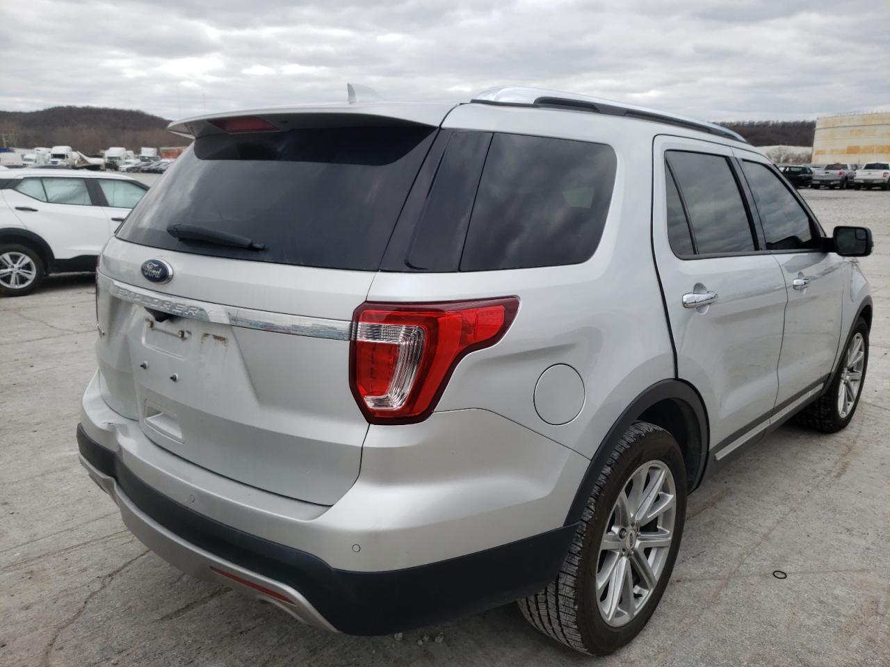 Photo 4 from auction – 2017 FORD EXPLORER L with VIN 1FM5K7F88HGC38165