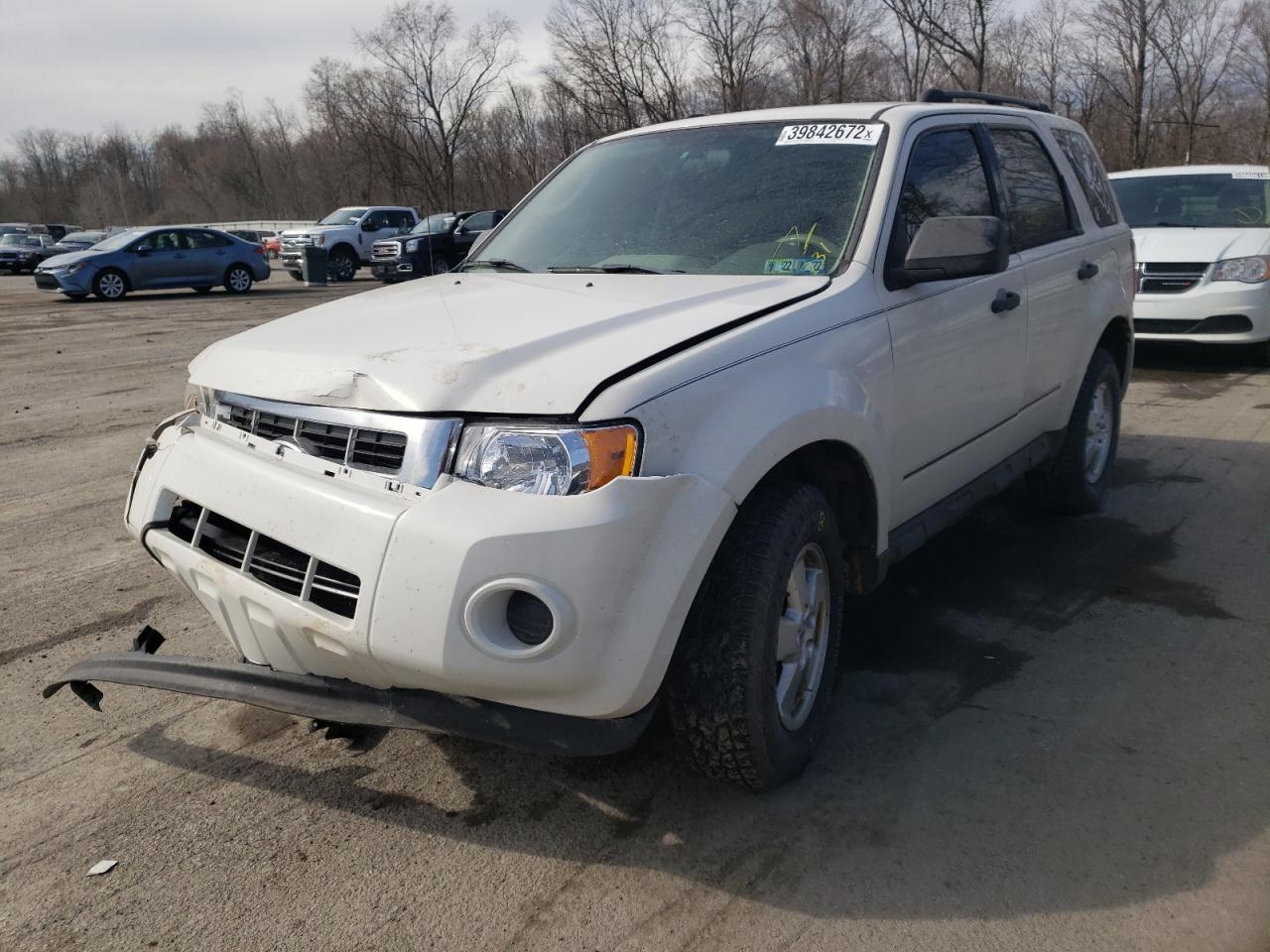Photo 2 from auction – 2010 FORD ESCAPE XLS with VIN 1FMCU0C79AKD17576